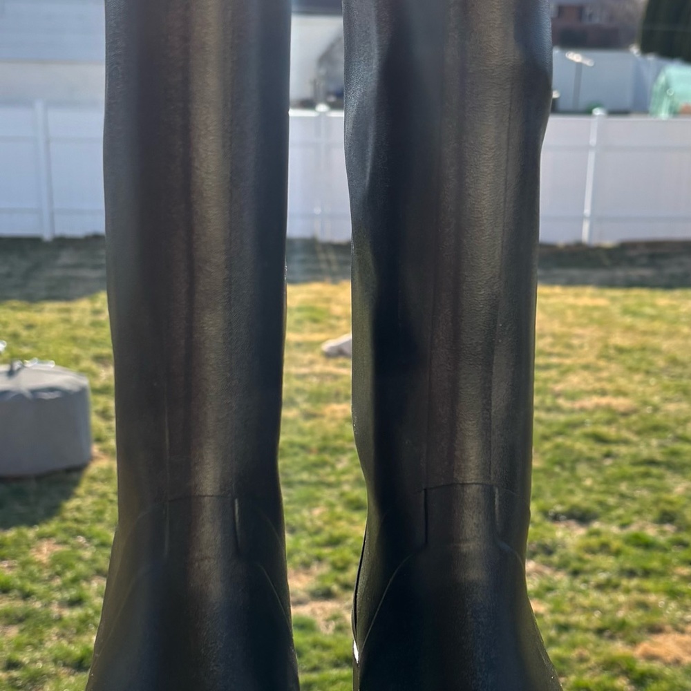 Stuart Weitzman Size 8 Griffin Studded Tall Black Rainboots - Picture 2 of 9